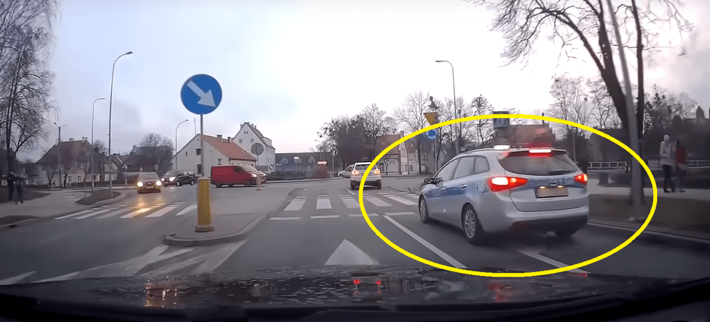 Policja próbuje wymusić wysoki mandat? Jak wytłumaczyć to zachowanie? Internauci podzieleni…