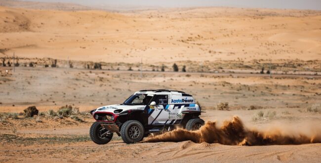 Hołowczyc pokazał prędkość i klasę. Pomógł rywalom i kibicom