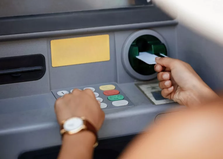 znaczenie gotówki w bankomatach
