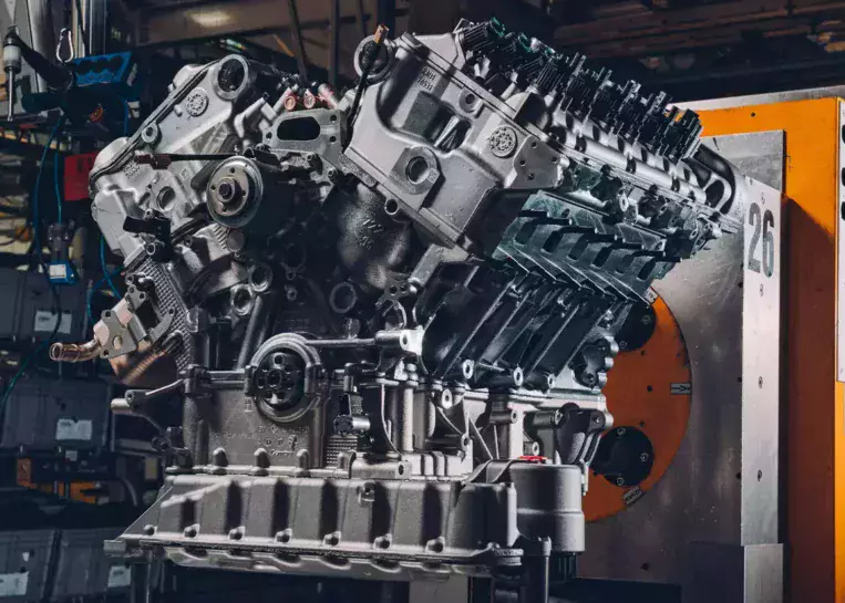 bentley-benzyna-silnik-w12