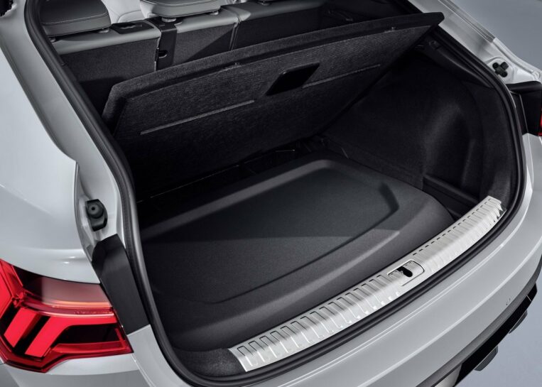 model audi q3 bagaznik