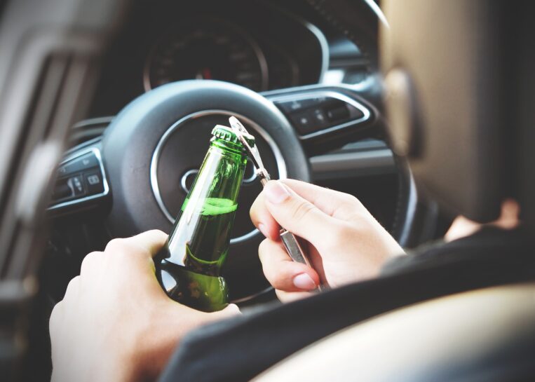 alkohol jazda pod wpływem alkoholu zakaz kierowca samochód