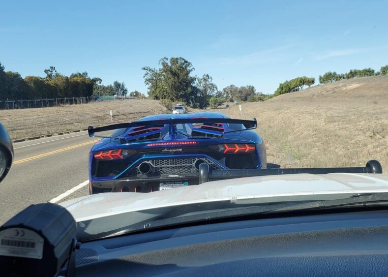 Lamborghini Aventador SVJ - mandat - 244 km/h