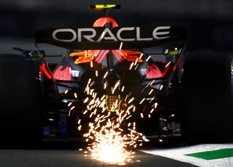 Szybki Red Bull, mocny Aston Martin