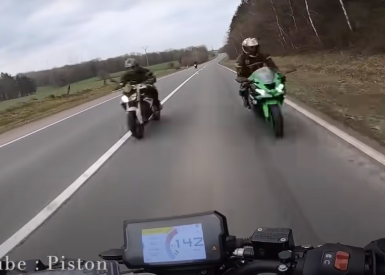 motocykl motocyklista nagranie prędkość przerażające karma