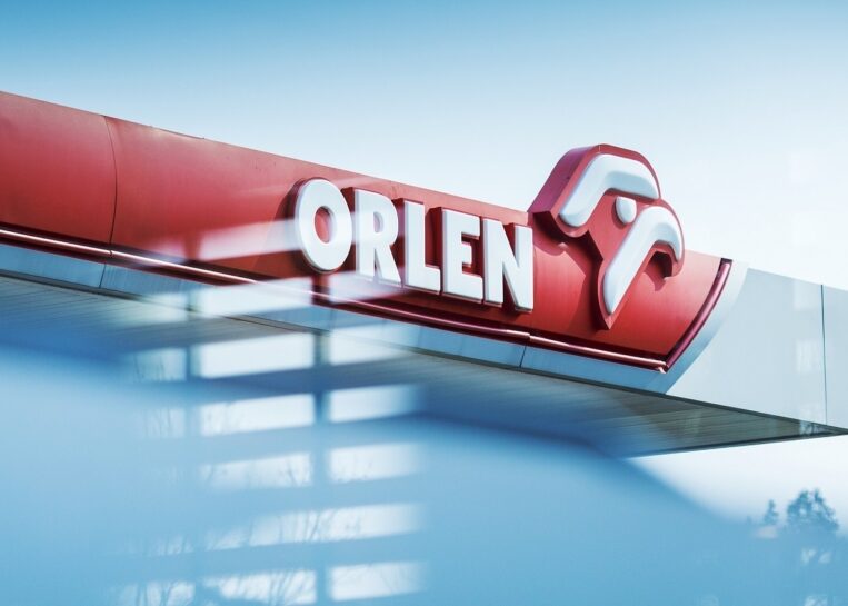 Od 10 marca zupełnie nowe paliwo na stacjach ORLEN. Nie wszyscy kierowcy mogą je zatankować