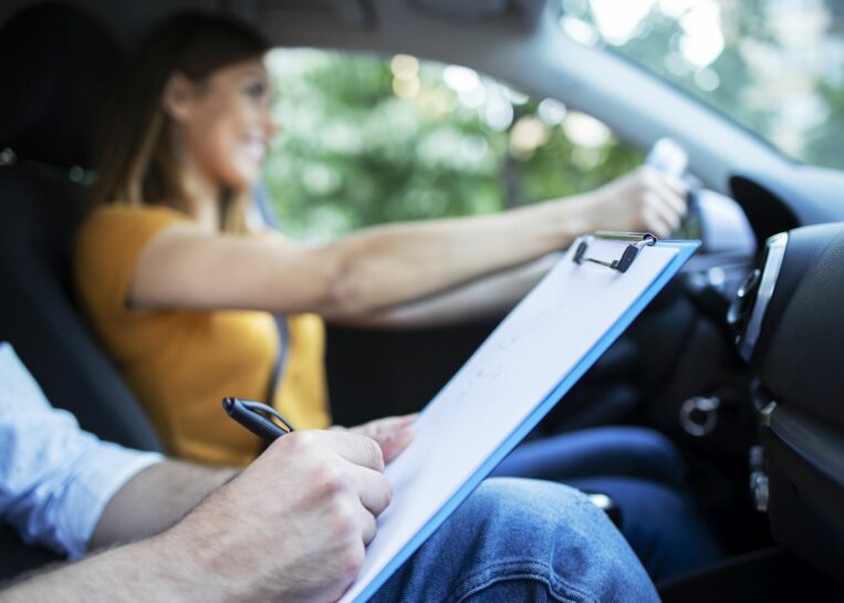 Kto posiada prawo jazdy będzie często i dokładnie badany, inaczej straci uprawnienia. Unia Europejska znów upatrzyła sobie kierowców