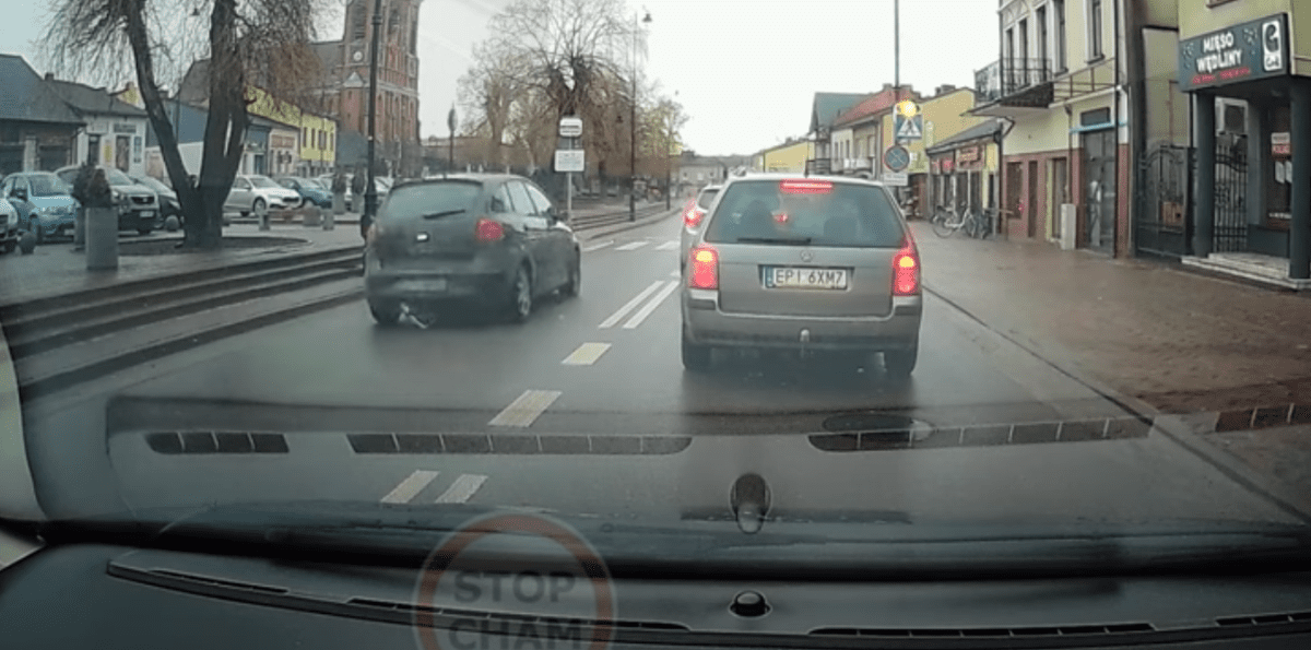 Najgorsze wyprzedzanie, jakie dzisiaj zobaczysz. Natychmiastowa karma – nie spodziewał się tego…