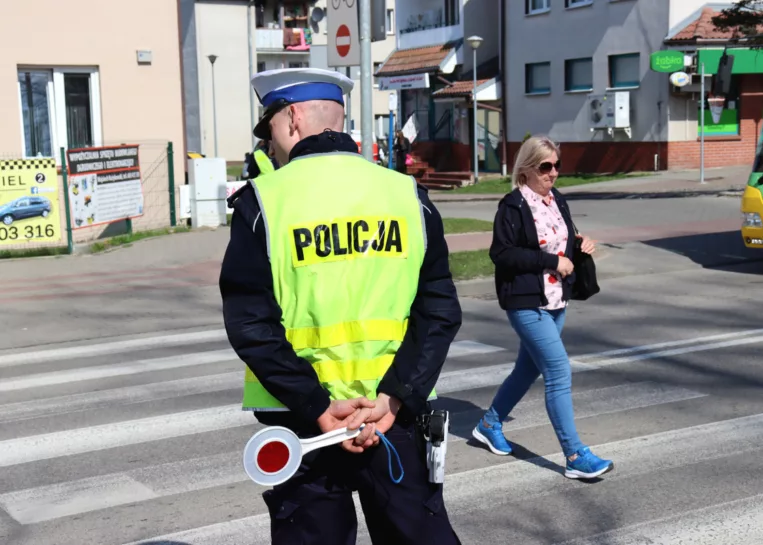 Nowość na przejściach dla pieszych w Polsce. Tego typu rozwiązanie będą pojawiać się w kolejnych miastach [ZDJĘCIA]