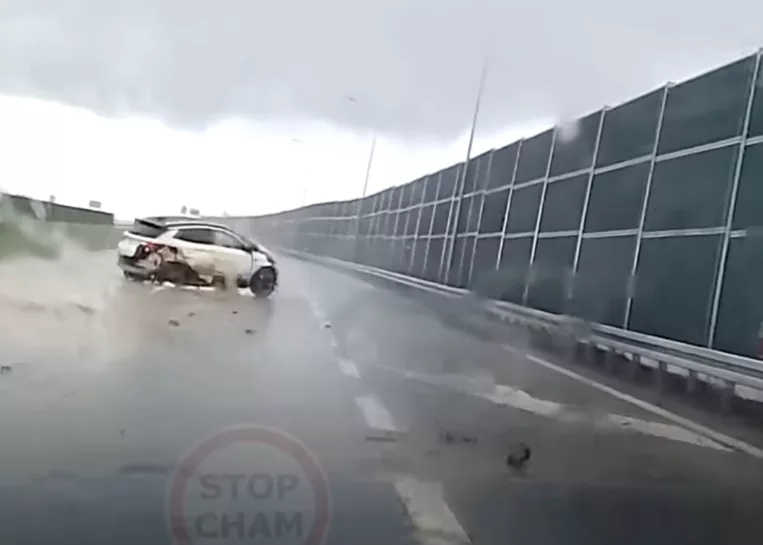 Mam SUV-a, dlaczego trzeba zwalniać w deszczu?! Brutalna lekcja dla kierowcy [FILM]