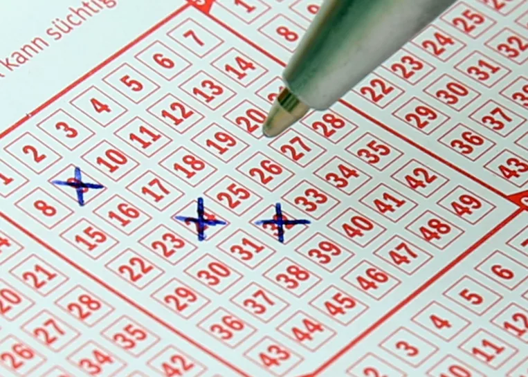 Wygrała w Lotto miliard złotych, nie dostała nic. Wszystko przez jeden mały błąd, który popełniła