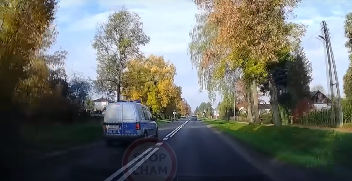 Tysiące złotych z mandatów… Policja popełnia wykroczenia. Nie wiedzieli, iż ktoś może to nagrywać…