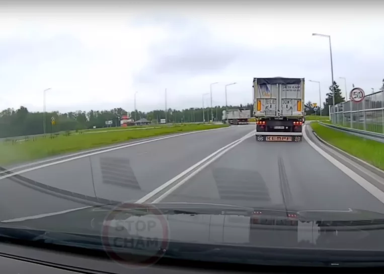 To, co zrobił ten kierowca ciężarówki szokuje! Skrajnie nieodpowiedzialny manewr! [WIDEO]