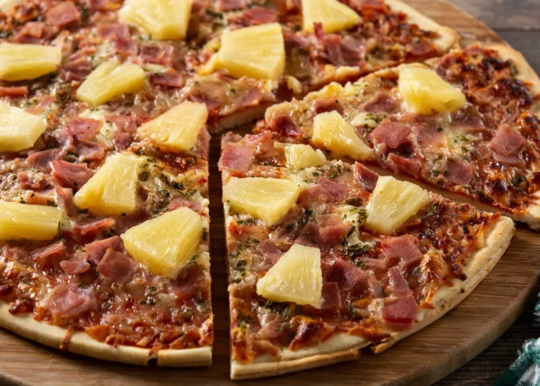 Pizza hawajska z ananasem