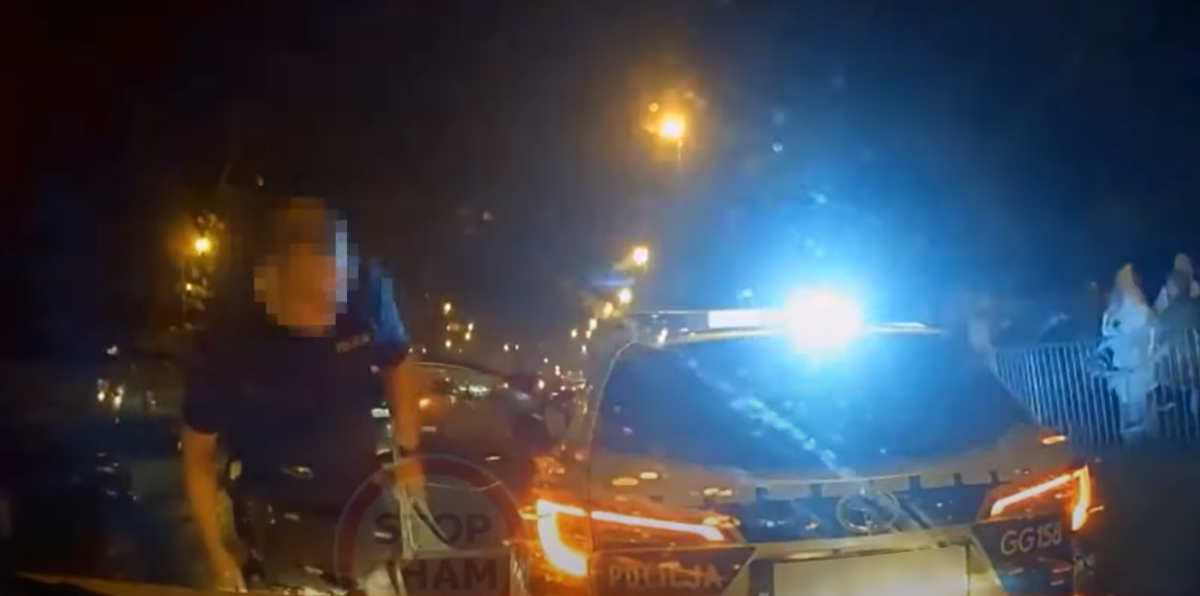 Policja nie zna przepisów? Funkcjonariusz zrzucał odpowiedzialność na kierowcę. To poprawne zachowanie?