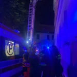 Zamknęła małe dzieci w domu i poszła na browar. 4 i 7-latka straż wyciągnęła przez okno