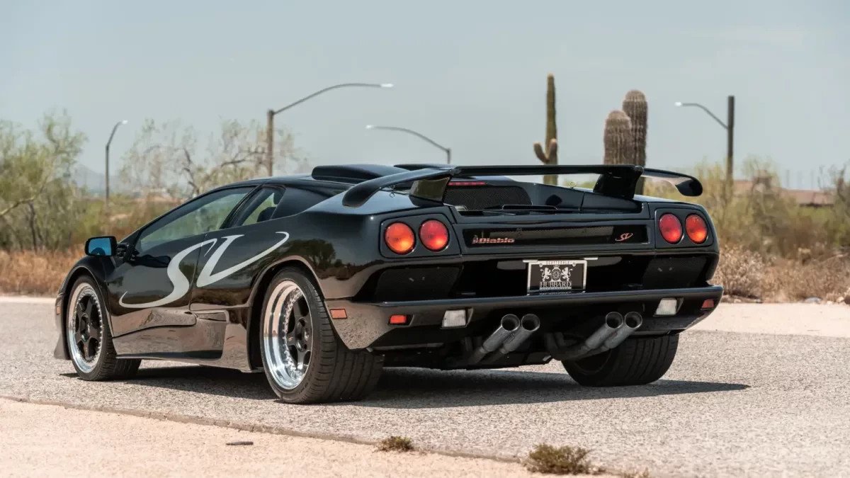 Meblościanki w latach 90′ były obklejone tym supersamochodem. Masz 3 dni, żeby spełnić marzenie z dzieciństwa