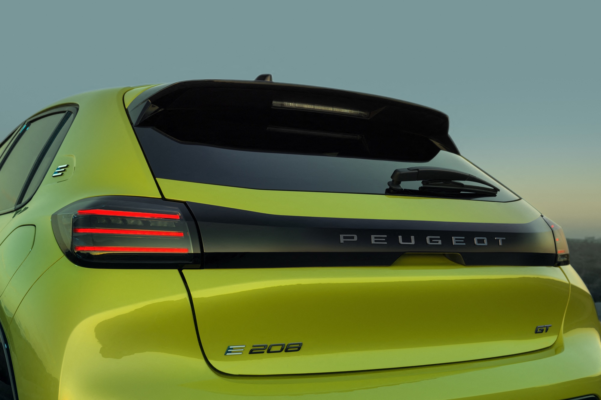 W cenie 69 900 zł klienci dostają niezniszczalny silnik na łańcuchu z polskiej fabryki. Bestsellerowy Peugeot wraca u siebie na tron