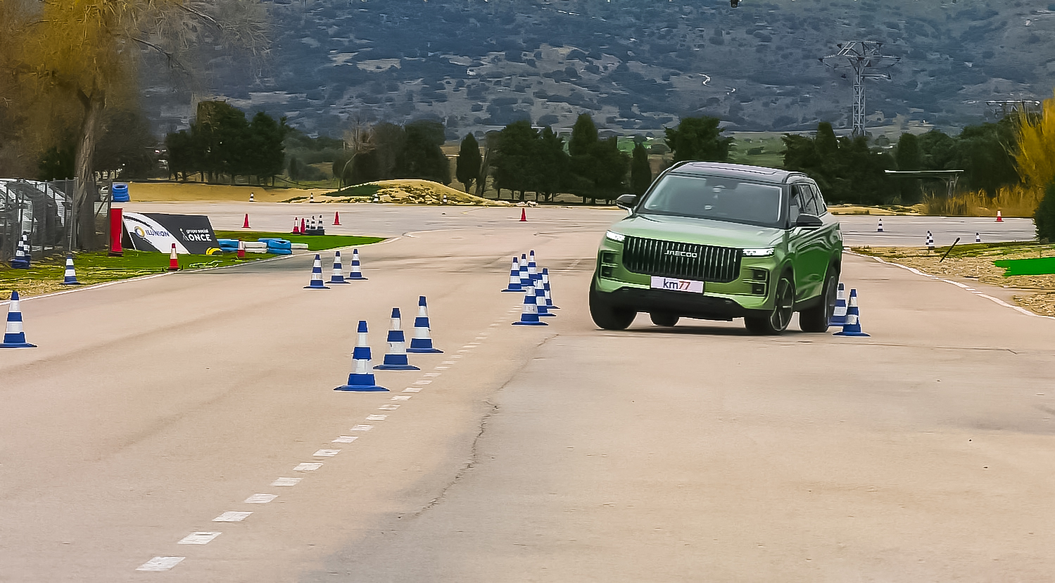 Chiński SUV Jaecoo 7 w teście łosia. Spektakl, który wpędza w kompleksy europejskie gwiazdy segmentu