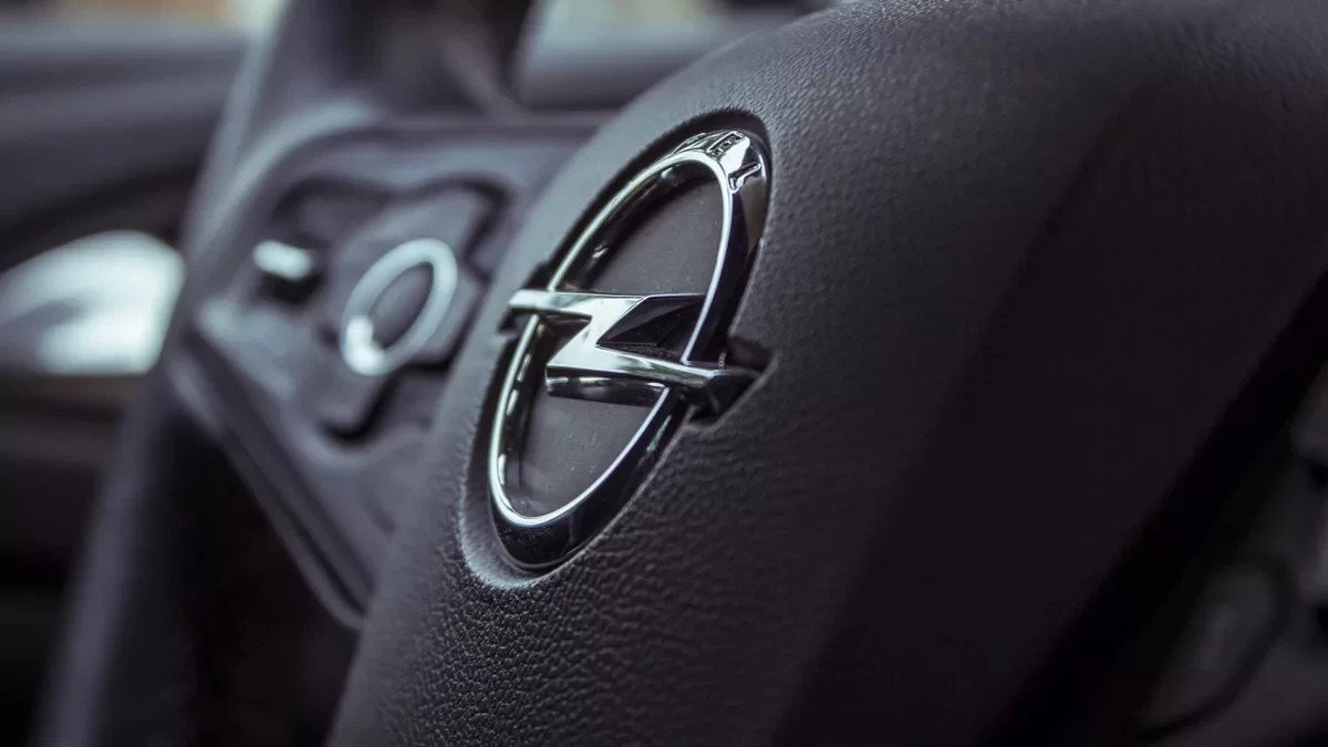 Rodzinny i oszczędny zarazem – ten Opel jest zaskakująco funkcjonalny i kosztuje 7 tysięcy złotych