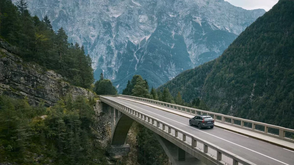 Ponad połowa nowych aut w Polsce ma już taki napęd. Samochody w pełni spalinowe tracą klientów