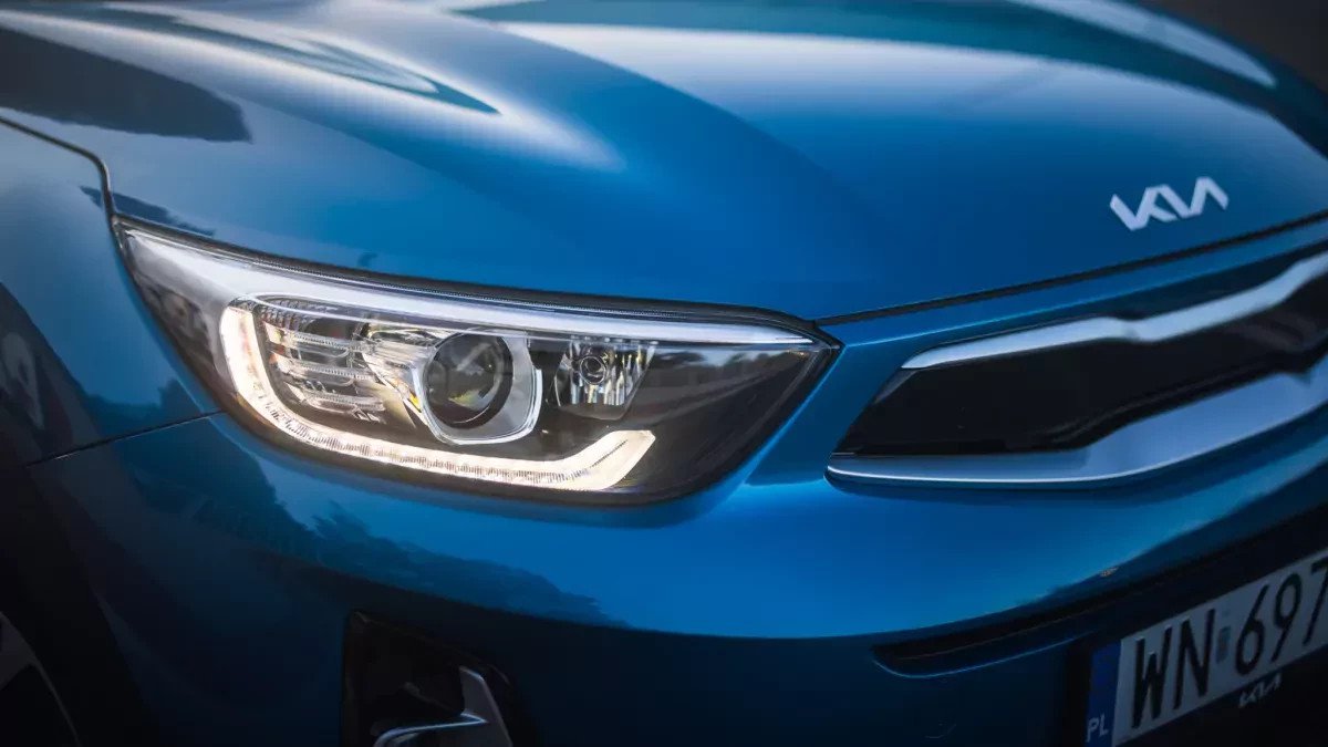 SUV Kia z pancernym silnikiem rozstawia tu rywali po kątach. Ceny w Polsce spadły do 72 900 zł