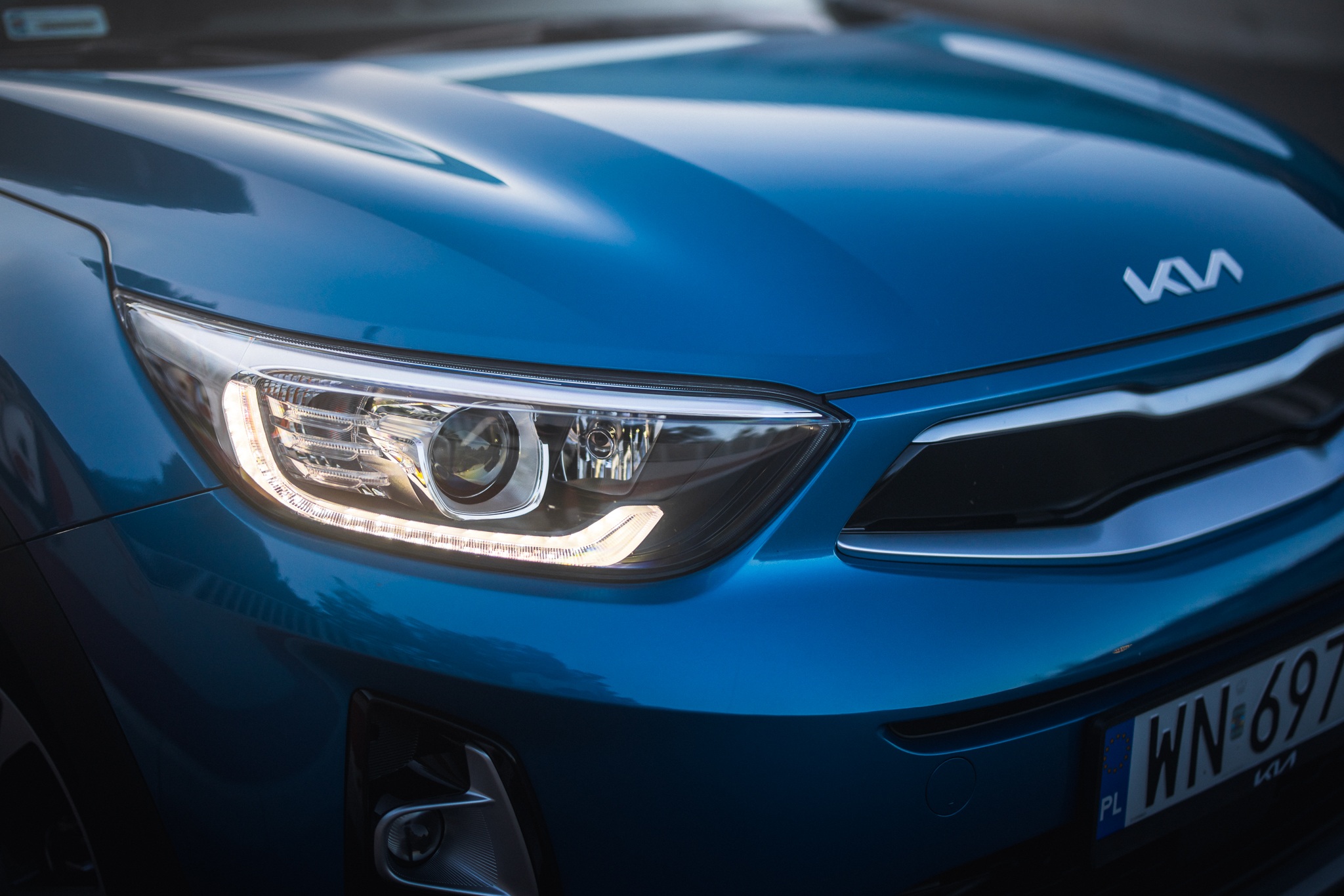 SUV Kia z pancernym silnikiem rozstawia tu rywali po kątach. Ceny w Polsce spadły do 72 900 zł
