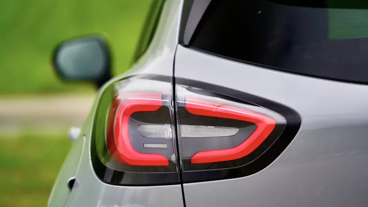 Ten SUV powstaje w Rumunii i choć nie ma znaczka Dacii, kosztuje ledwie 89 700 zł. Od 3 lat jest tu koszmarem Kii Sportage