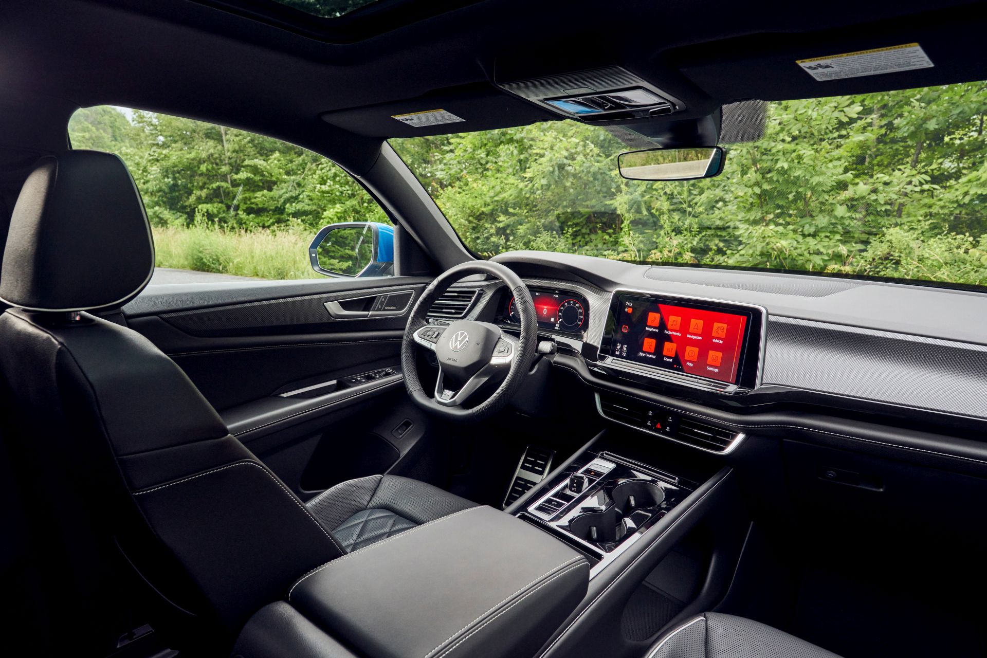 Volkswagen ma dla ciebie SUV-a premium. Jest prawie nowy. Mówią, iż zmieści się w nim wszystko