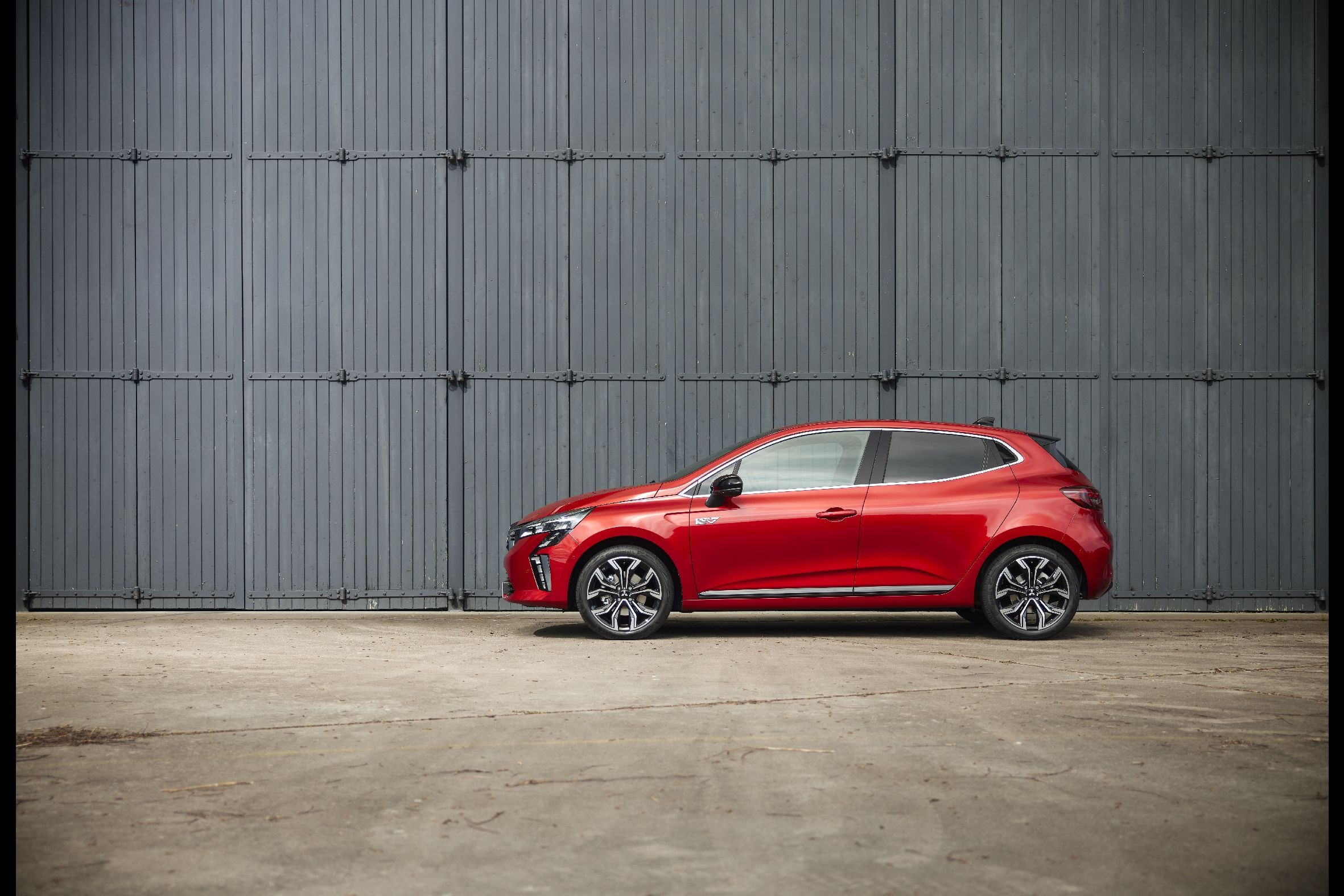 Jest japoński jak Toyota i za 28 zł przejedzie 100 km. Nowiutki i nie golas to teraz wydatek poniżej 80 000 zł