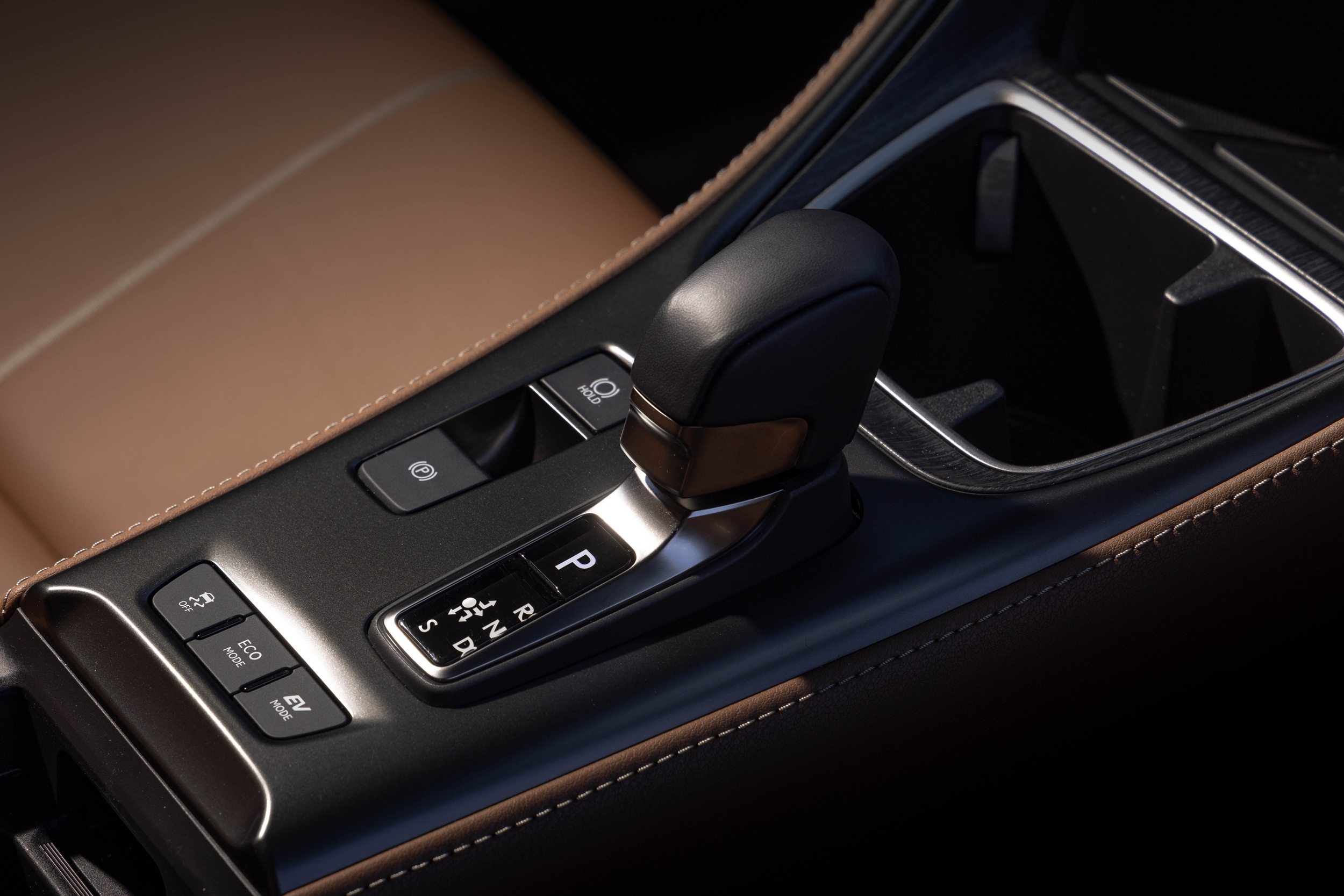 Bestsellerowy japoński SUV oszczędza ponad 20 000 zł i Polacy biorą go w ciemno. Nie psuje się, ma jakość Mercedesa i jest piękniejszy od Toyoty