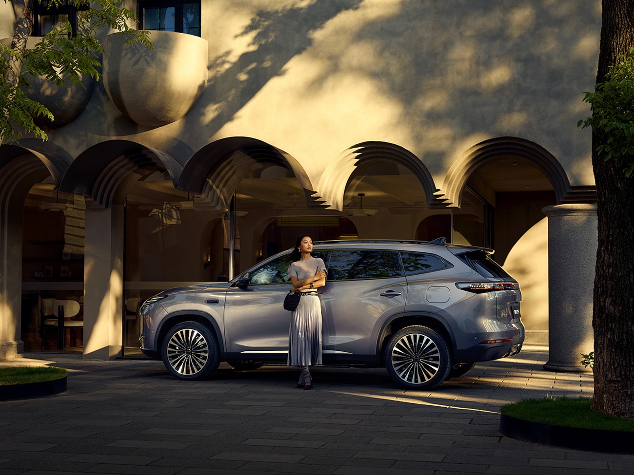 Chery drażni rywali nowym Exeed ET. Jest już gotowy zrobić mocne wrażenie w segmencie średniej wielkości SUV-ów