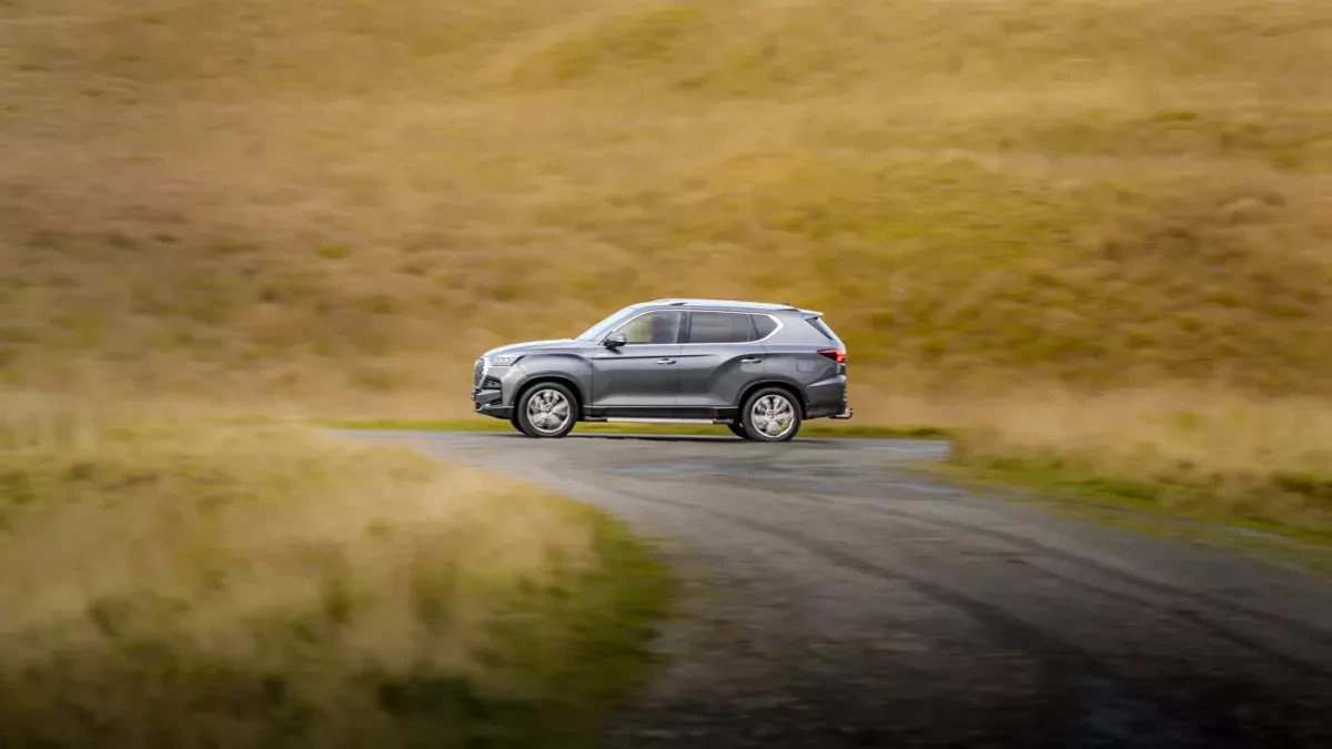 Koreański „Land Cruiser” kosztuje teraz połowę tego, co Toyota. SUV z bagażnikiem 820 litrów nie rezygnuje z niczego