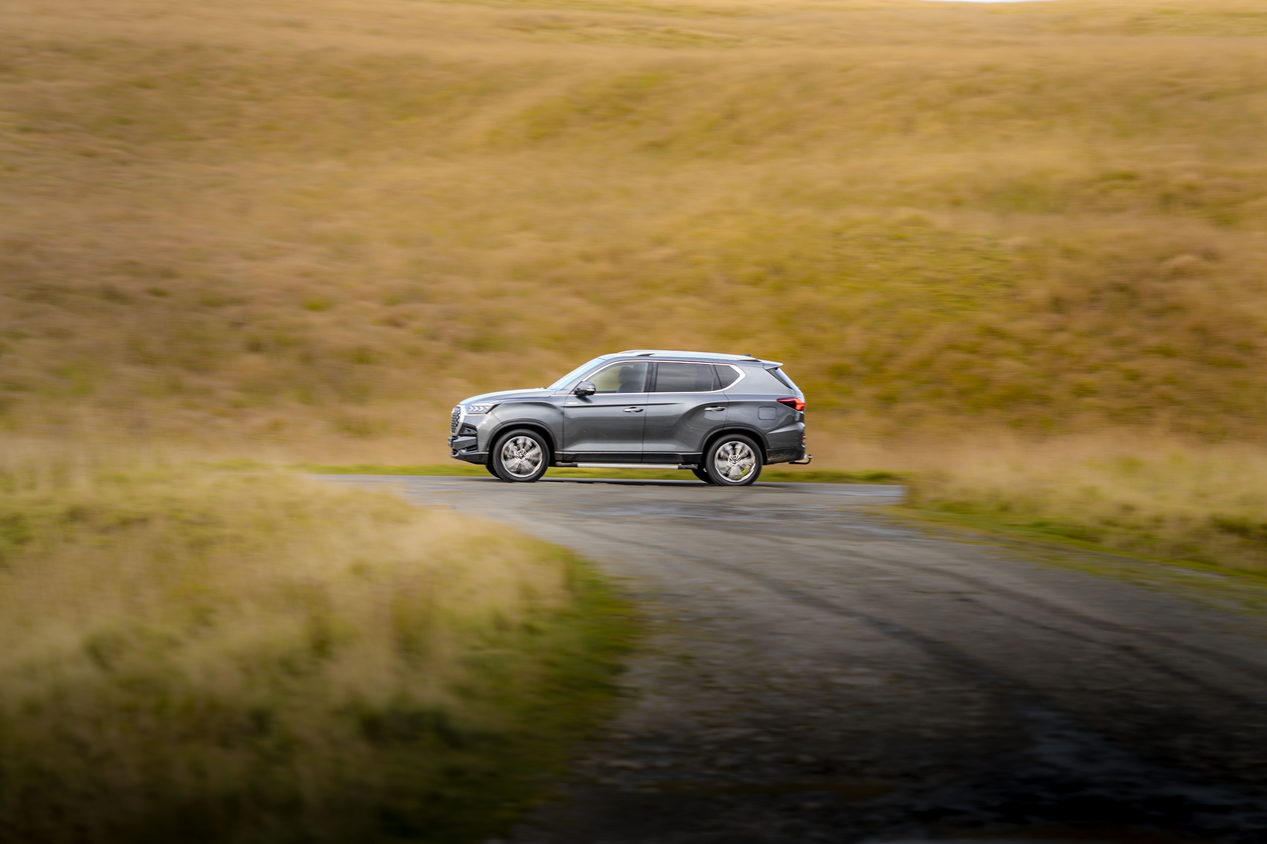 Koreański „Land Cruiser” kosztuje teraz połowę tego, co Toyota. SUV z bagażnikiem 820 litrów nie rezygnuje z niczego