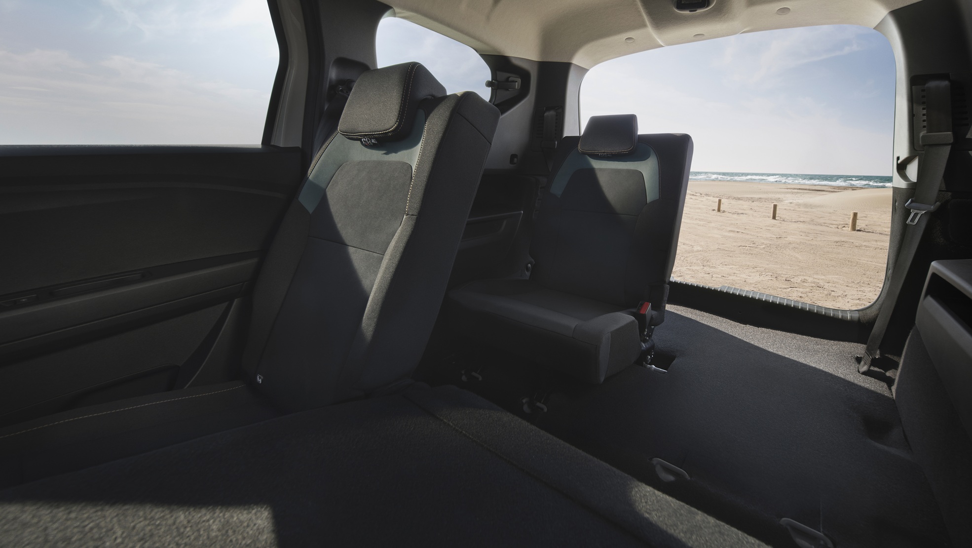 Tańszy niż Dacia Duster wygrywa ogromnym bagażnikiem. W 2026 roku dla wielu rodzin jest znacznie lepszą opcją