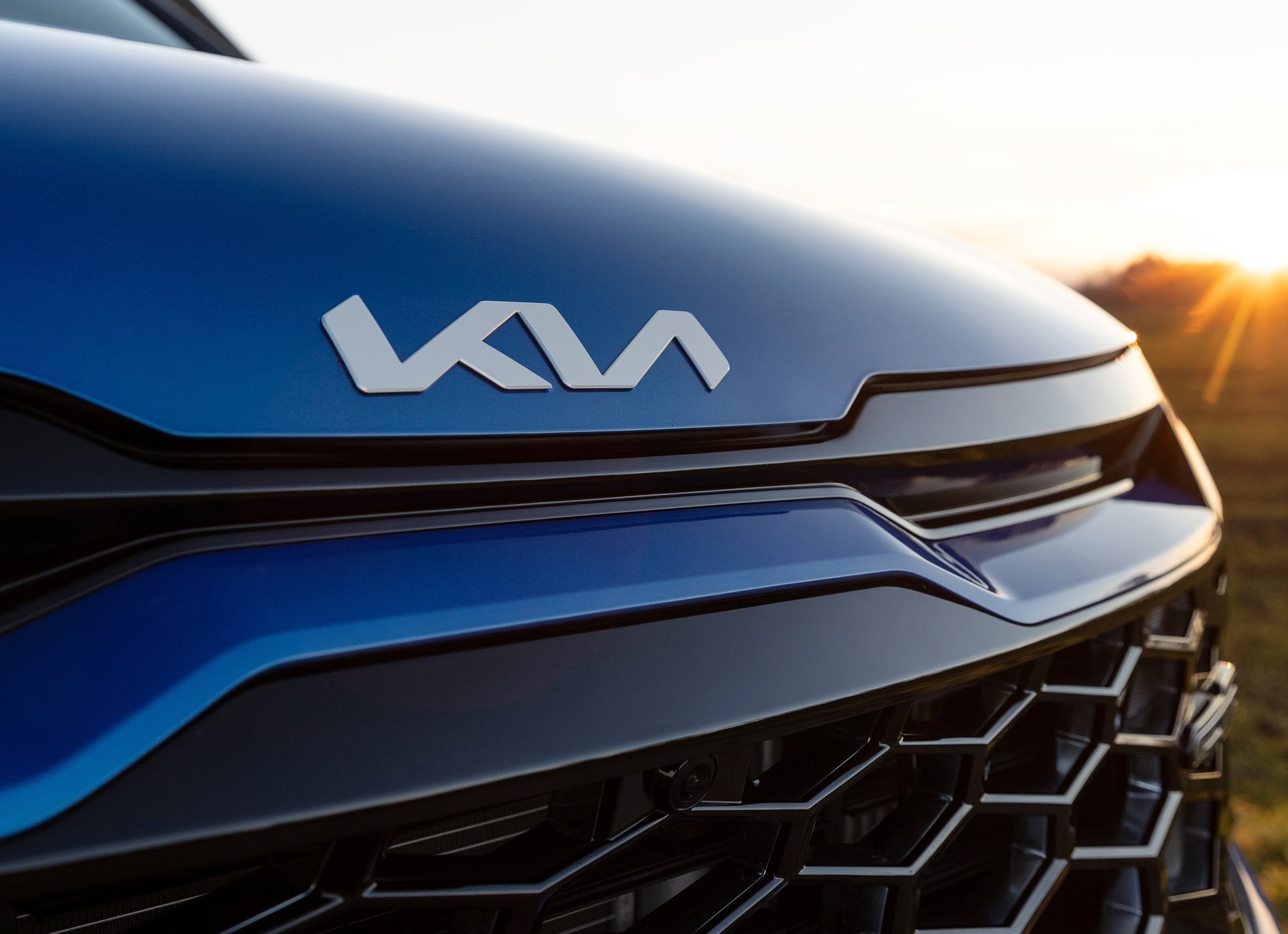 SUV jak ze snów od Kia wjeżdża z bramą do prywatnych garaży Polaków. Hity Toyoty straciły klientów przez cenniki VW i MG