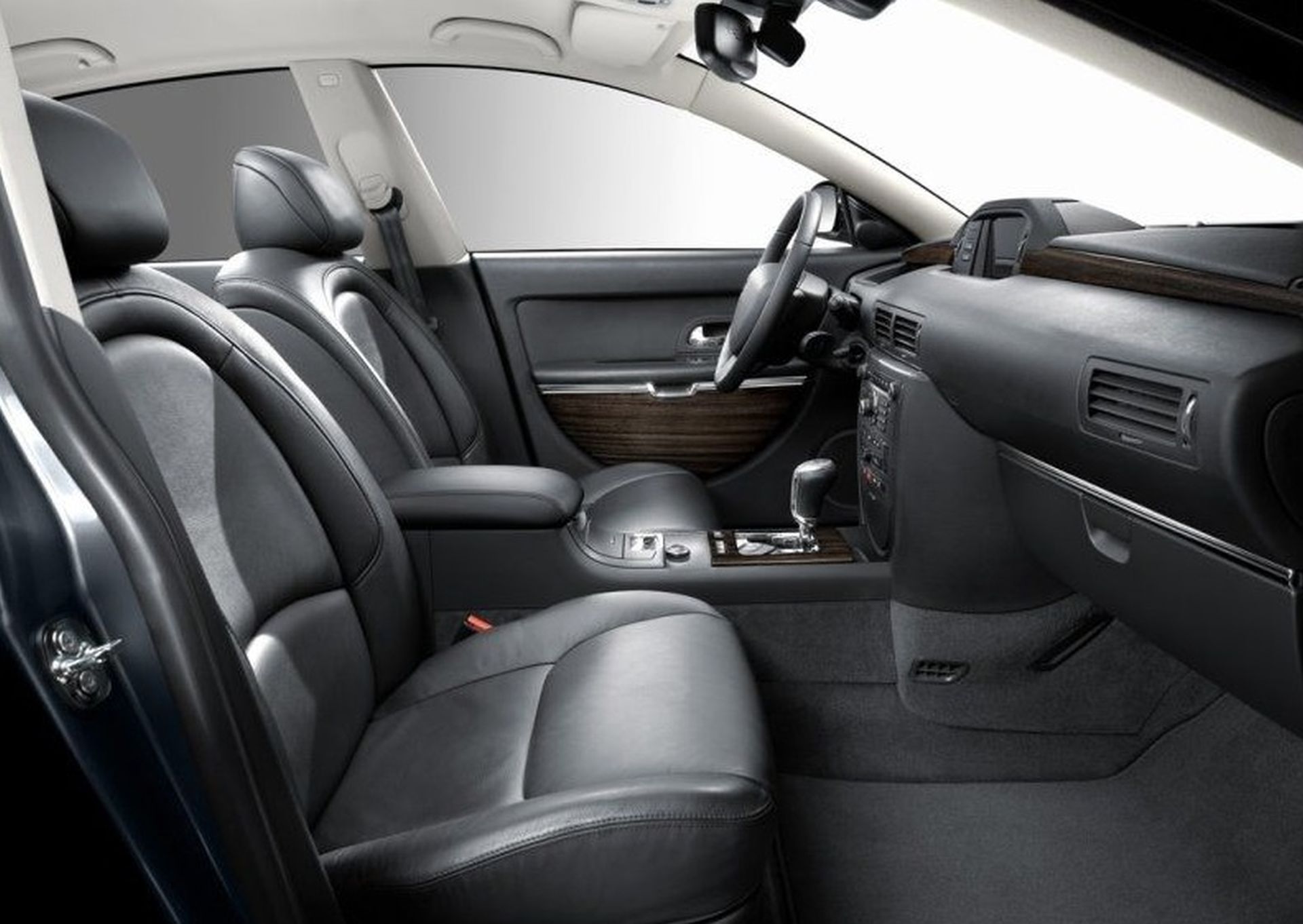 Francuska limuzyna przez cały czas ma wielu fanów. Ten Citroen jest dziś do kupienia w całkiem niezłej cenie