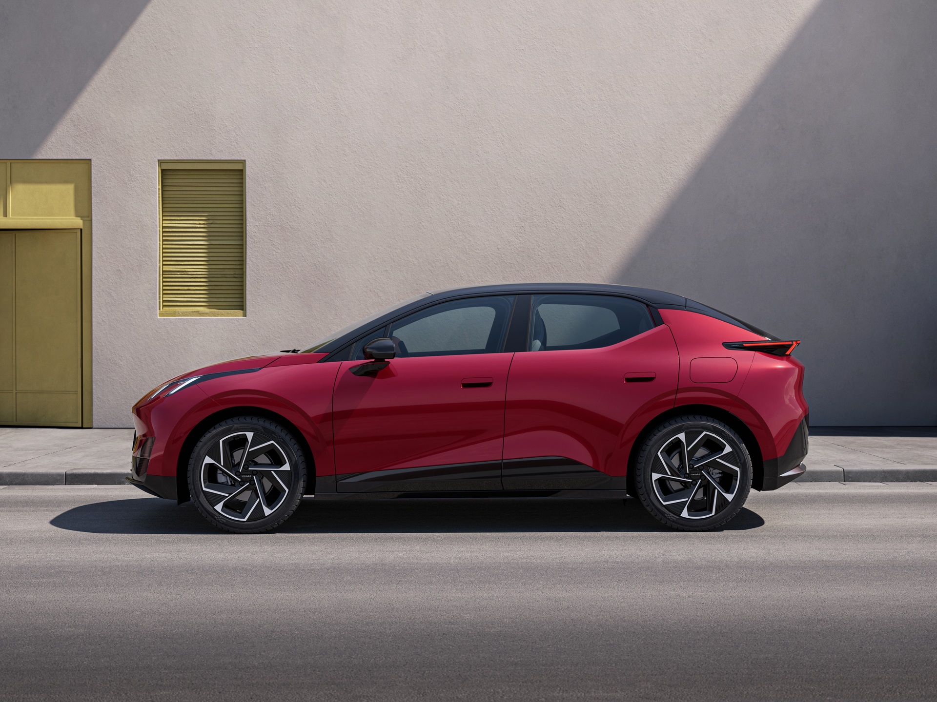 Szach-mat Geely. Lynk & Co wchodzi do salonów Volvo i uderzy w segment premium