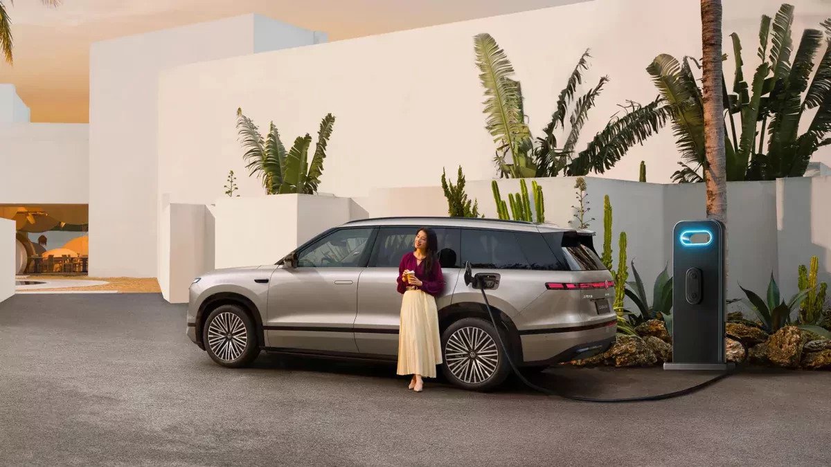 Volkswagen ID. ERA 9X wchodzi na chińskie salony. 1600 km zasięgu i cena, która zabolała konkurencję