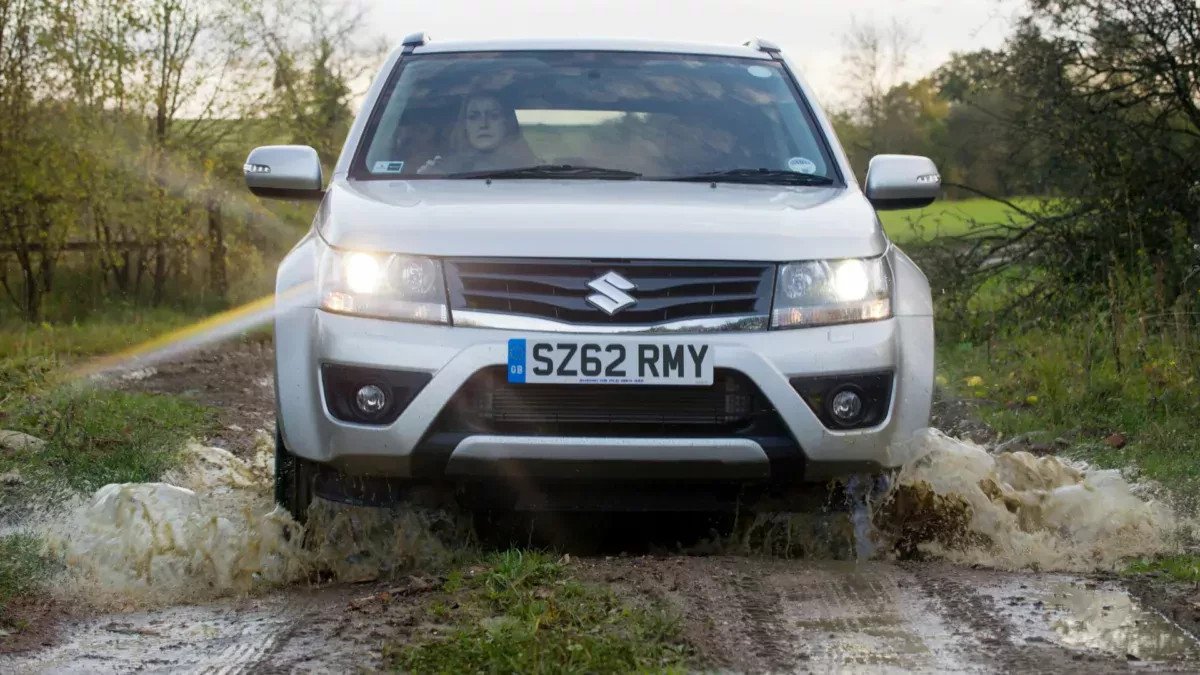 Ten SUV ma silnik V6, ponad 200 koni mocy i napęd na cztery koła. Według kierowców świetnie się prowadzi