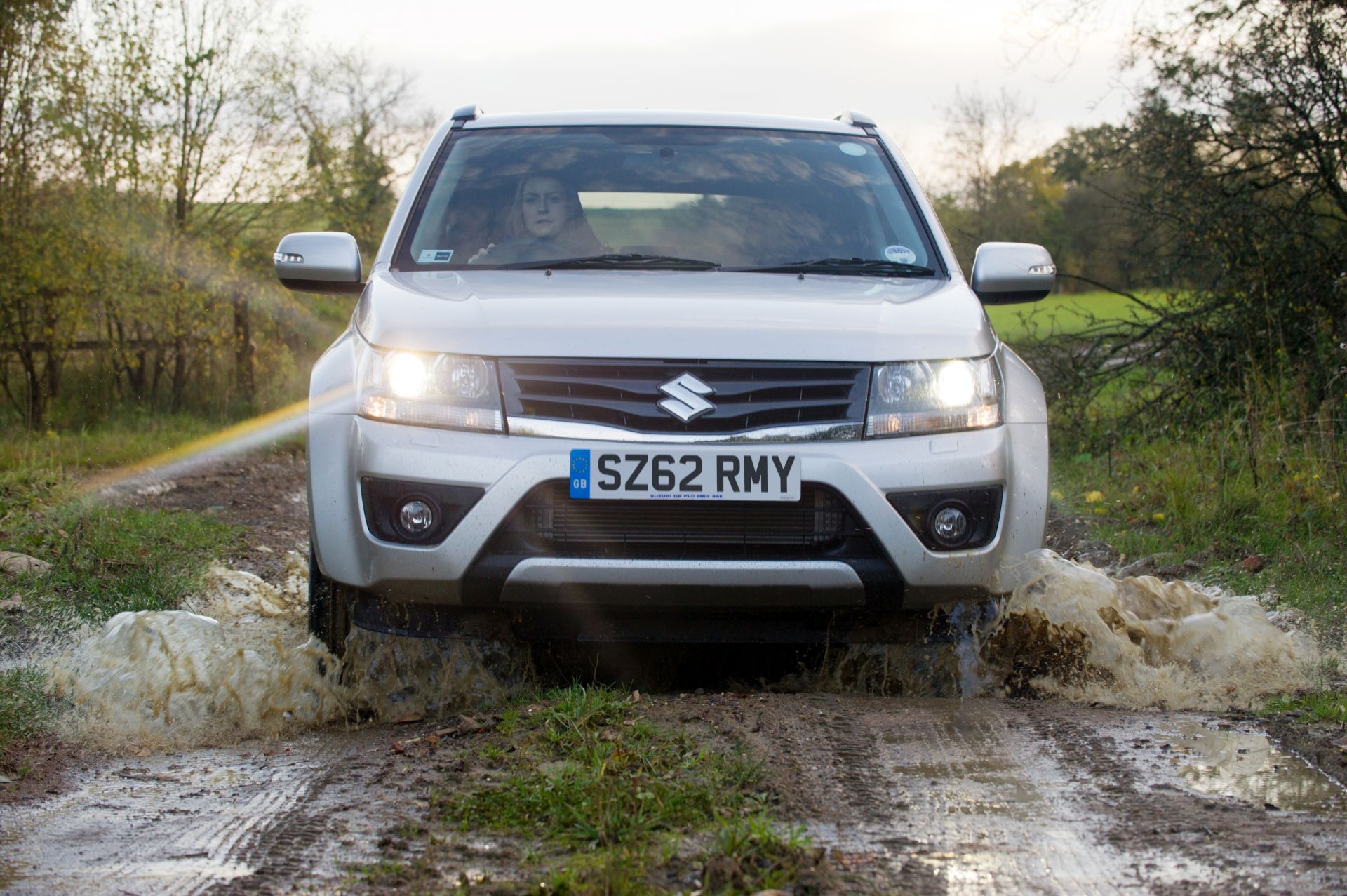 Ten SUV ma silnik V6, ponad 200 koni mocy i napęd na cztery koła. Według kierowców świetnie się prowadzi