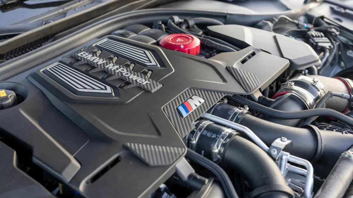 BMW M5 Competition w stanie idealnym. Kosztuje dużo mniej od Octavii RS