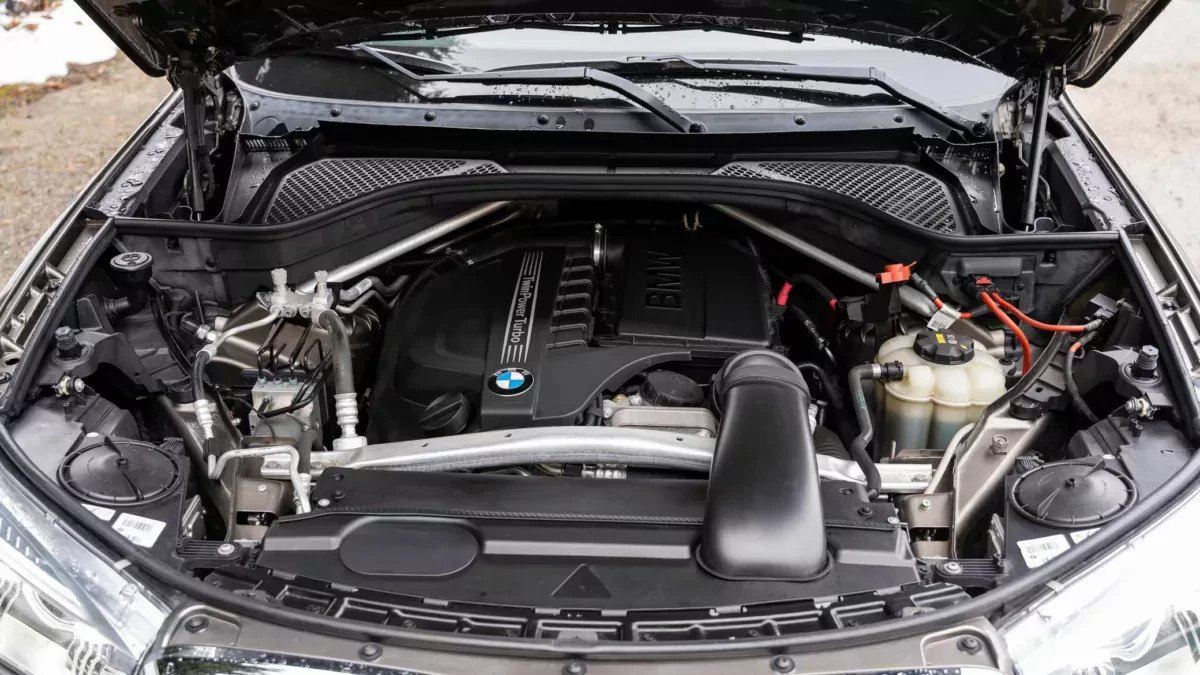 BMW X5 w full opcji i z niskim wyposażeniem. Piękne egzemplarze już za ok. 80 tysięcy złotych