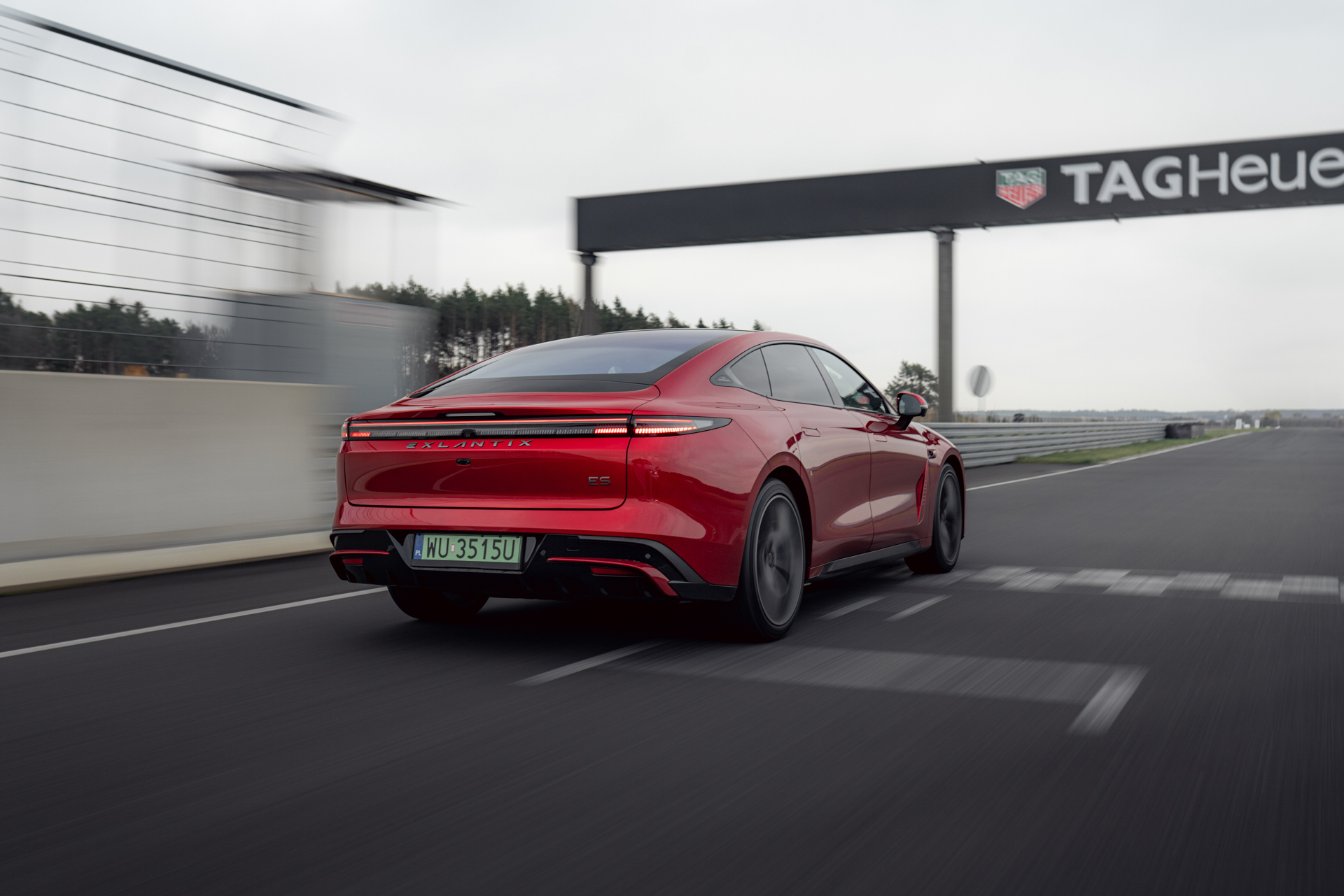 Jeździłem 480-konnym elektrykiem po torze Silesia Ring. Słoń w składzie porcelany