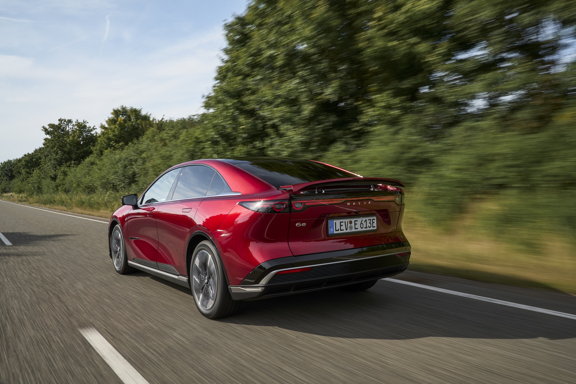 Jest japoński jak Toyota i kradnie uwagę rynku. jeżeli liczy się jakość i styl, to nie ma konkurenta