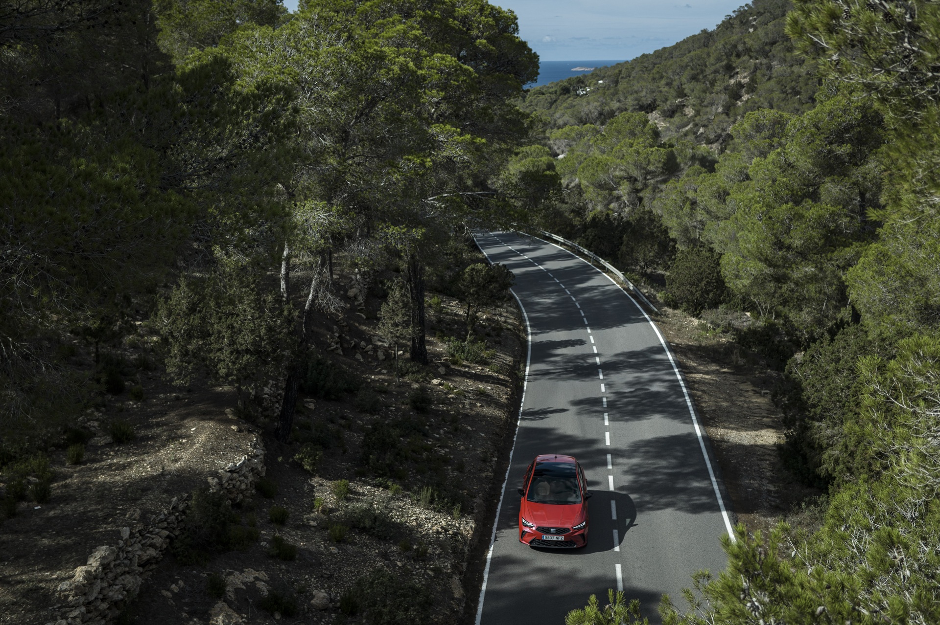 Najtańszy SEAT w czasach drożyzny to solidny zakup. Mocna cenowo oferta próbuje podebrać klientów Skodzie i Toyocie