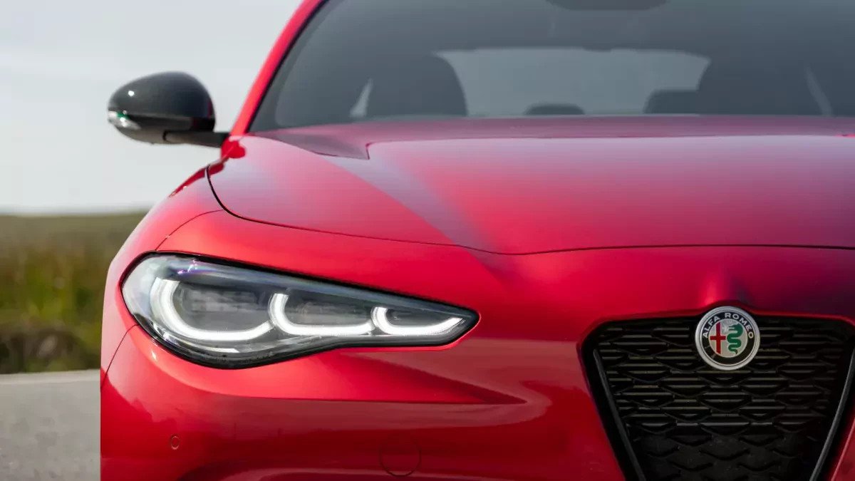 Piękna, nowoczesna Alfa Romeo wyraźnie potaniała. Kupisz ją już za niecałych 50 tysięcy złotych