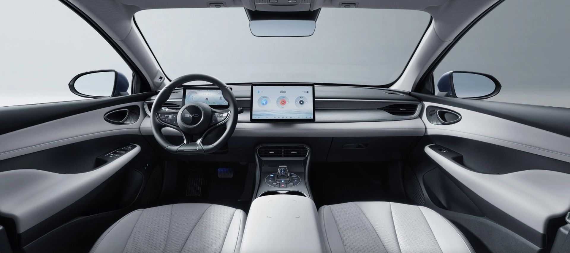 Chińskie BYD zachwyca ceną. Komfortowy, nowoczesny sedan, który możesz obsługiwać telefonem