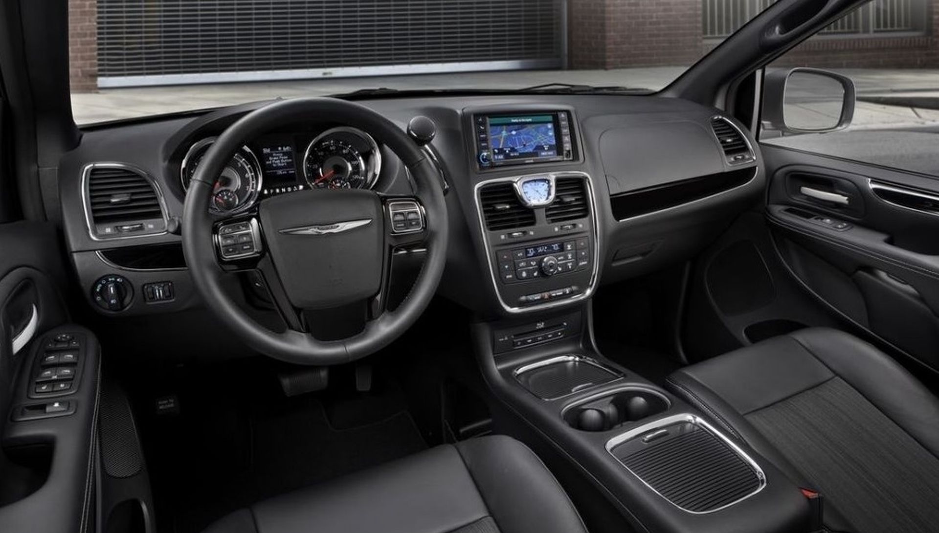 To amerykańska klasyka. Rodzinny minivan z potężnym V6 pod maską. Kosztuje niecałe 30 tysięcy złotych