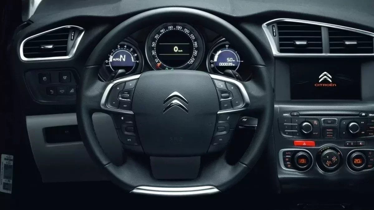 Ten Citroen zbiera w Polsce bardzo dobre opinie i oceny. Dziś kosztuje mniej, niż 10 tysięcy złotych